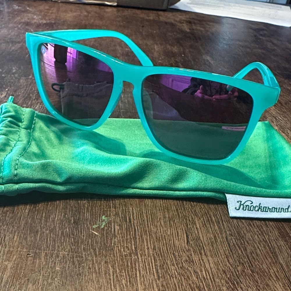 NWOT Knockaround Aquamarine / Fuchsia Fast Lanes Sport polarized sunglasses